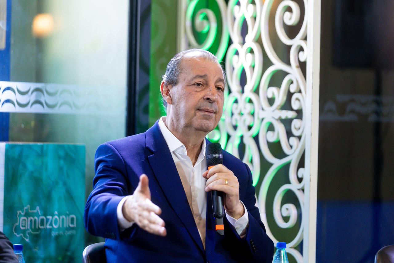 No momento, você está visualizando Omar Aziz defende prosperidade para as famílias em debate no projeto Amazônia que Eu Quero