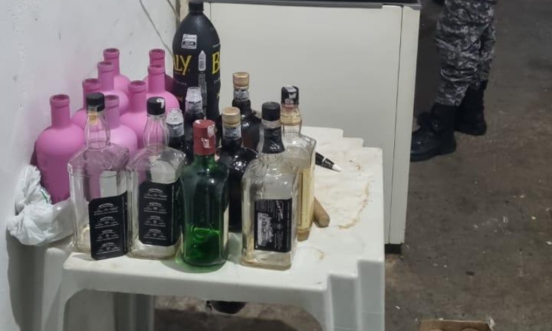 No momento, você está visualizando Laboratório clandestino de bebidas falsificadas é descoberto em Manaus