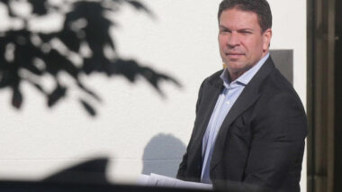 Moraes determina que Câmara casse mandato de Alexandre Ramagem após decretação de prisão definitiva