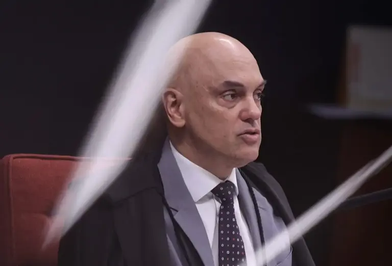 No momento, você está visualizando Conselheiro de Trump envia recado a Moraes após prisão de Bolsonaro