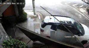 Leia mais sobre o artigo Mulher presa por fugir de motel sem pagar e arrebentar portão na fuga passará por audiência na Justiça