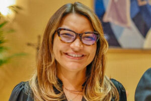 Leia mais sobre o artigo Na COP30, Janja ironiza jornalistas e questiona: “já compraram coxinha?”