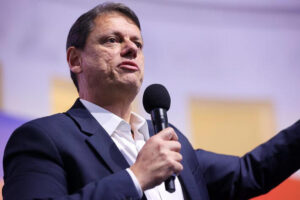 Leia mais sobre o artigo ‘Não tenho dúvida, nós vamos tirar o Brasil do PT’, diz Tarcísio