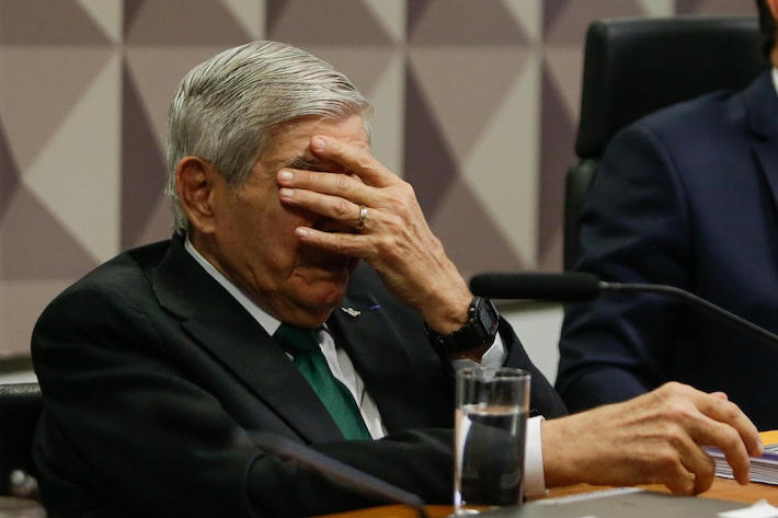 No momento, você está visualizando Moraes manda Heleno, Paulo Sérgio e Garnier para prisão militar