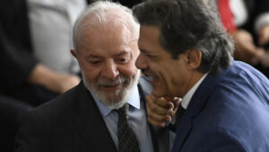 Leia mais sobre o artigo Lula sanciona isenção do IR para quem ganha até R$ 5 mil