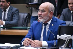 Leia mais sobre o artigo Aleam aprova PL de Cabo Maciel que amplia QR Code de denúncias para hospitais e serviços similares