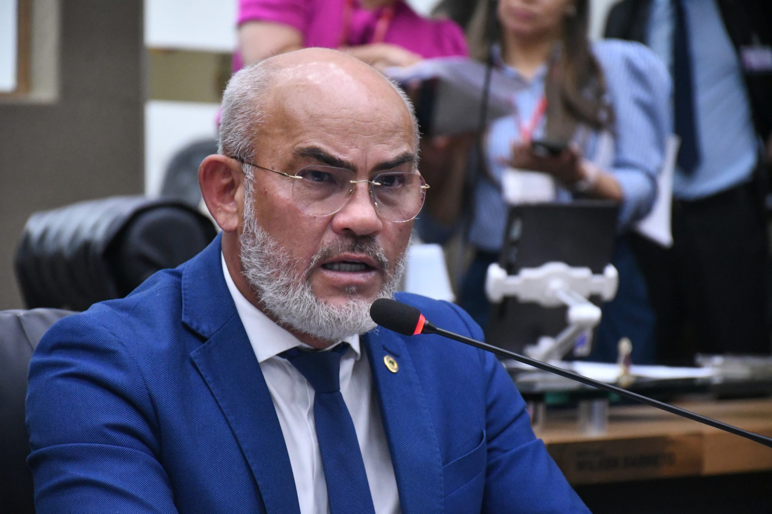 No momento, você está visualizando Cabo Maciel parabeniza policiais da Base Arpão II por parto realizado a bordo no rio Solimões