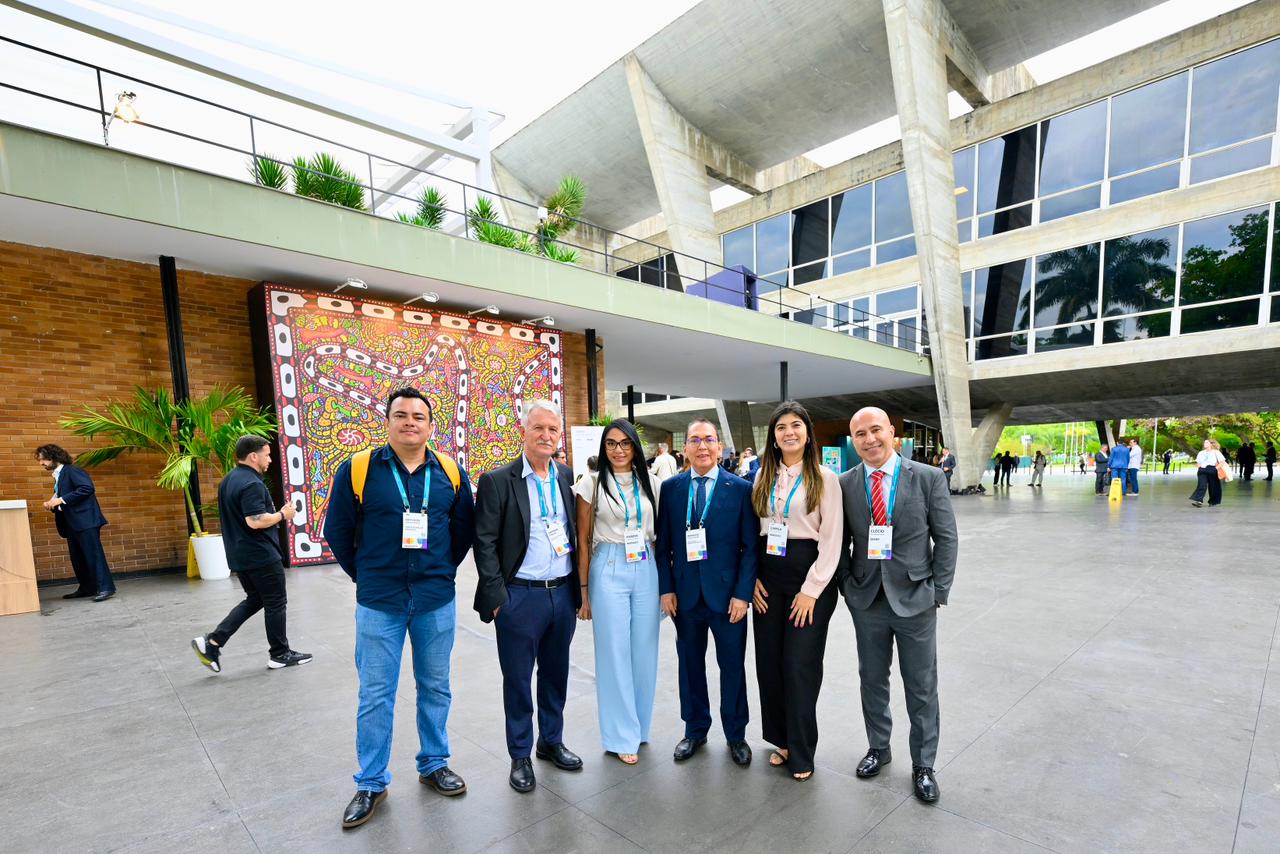 No momento, você está visualizando Manaus se destaca entre as cidades brasileiras na construção de soluções climáticas globais durante o C40 e a FNP