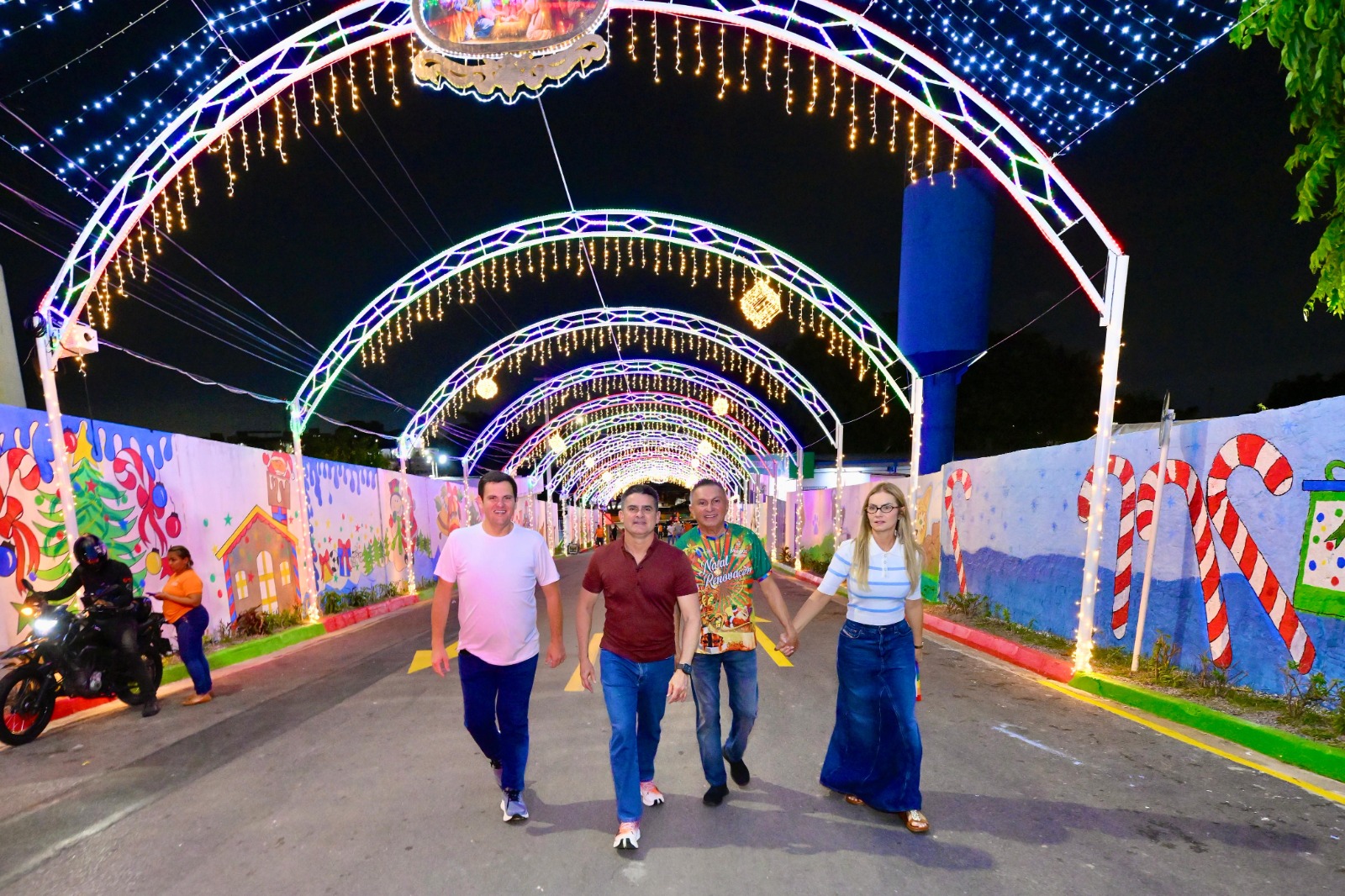 No momento, você está visualizando Prefeito David Almeida inaugura corredor natalino da Semulsp e reforça valorização dos servidores e da comunidade do bairro Compensa