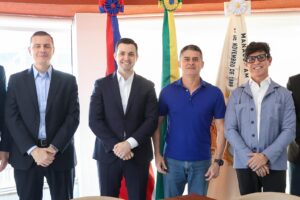 Leia mais sobre o artigo Prefeito David Almeida recebe liderança da Record Nacional e representantes da Igreja Universal para ampliar parcerias em benefício da população de Manaus