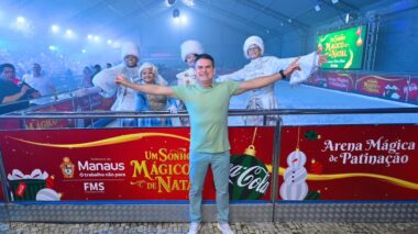 Prefeito David Almeida inaugura decoração natalina e pista de patinação no gelo no complexo turístico Ponta Negra