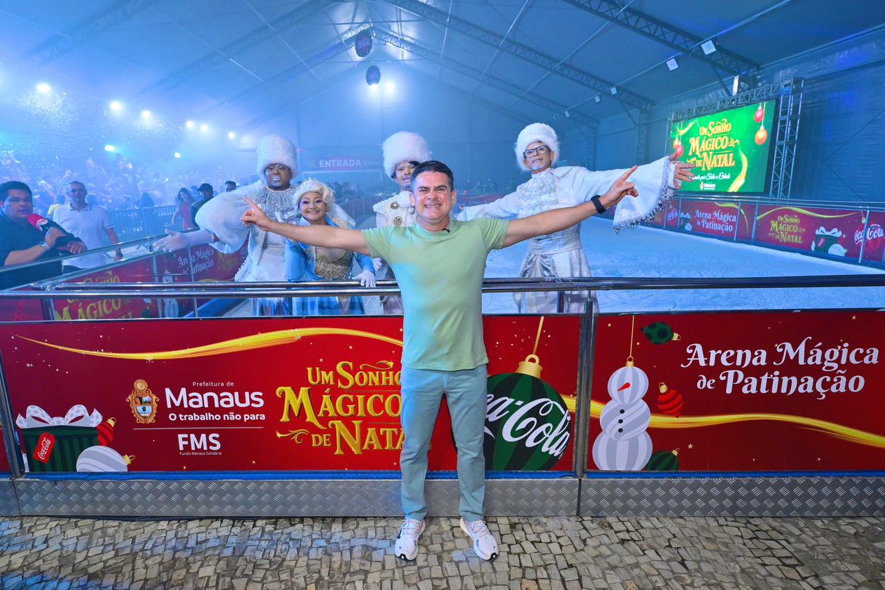 No momento, você está visualizando Prefeito David Almeida inaugura decoração natalina e pista de patinação no gelo no complexo turístico Ponta Negra