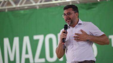 Governador Wilson Lima inicia entrega de novos cartões do Auxílio Estadual em municípios do Alto Solimões