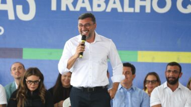 Governador Wilson Lima apresenta novos serviços do Detran-AM e realiza entrega a motofretistas