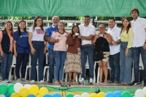 Leia mais sobre o artigo Governador Wilson Lima entrega mais 1.000 cartões do Auxílio Estadual em Itacoatiara