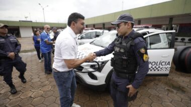 Em Itacoatiara, governador Wilson Lima entrega 13 novas viaturas para as Forças de Segurança