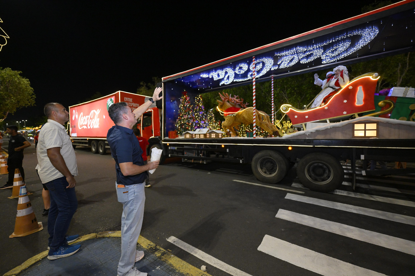 No momento, você está visualizando Prefeito David Almeida participa da Caravana Natalina na orla da Ponta Negra e destaca diversidade das programações de 2025