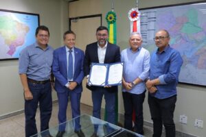 Leia mais sobre o artigo Governador Wilson Lima assina ordem de serviço das obras de recuperação viária em Pauini, por meio do Programa Asfalta Amazonas