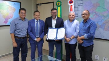 Governador Wilson Lima assina ordem de serviço das obras de recuperação viária em Pauini, por meio do Programa Asfalta Amazonas