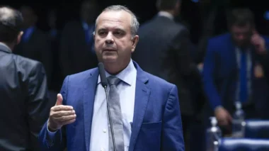 Rogério Marinho diz que Moraes usurpa o poder ao cassar Zambelli