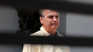 Médicos detalham cirurgia de Jair Bolsonaro e recomendam internação hospitalar