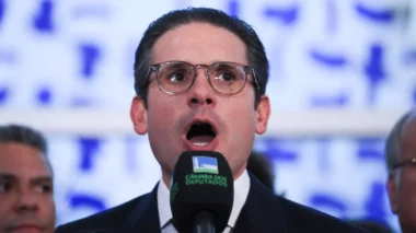 Deputados avaliam que Hugo Motta não tem saída e terá de cumprir decisão de Moraes sobre Zambelli