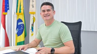Prefeito David Almeida sanciona edital e abre inscrições para cadastro do programa ‘Ração do meu pet’