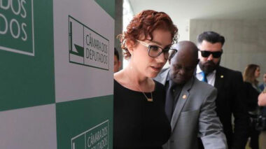 Moraes indica presídio onde Zambelli pode cumprir pena no Brasil