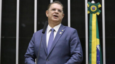 Líder do PL diz que Bolsonaro orientou voto a favor de projeto que reduz penas a condenados pelo 8/1