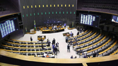 Câmara aprova projeto que limita decisões isoladas de ministros do STF