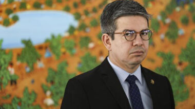 Randolfe descarta acordo e pede rejeição do PL da dosimetria