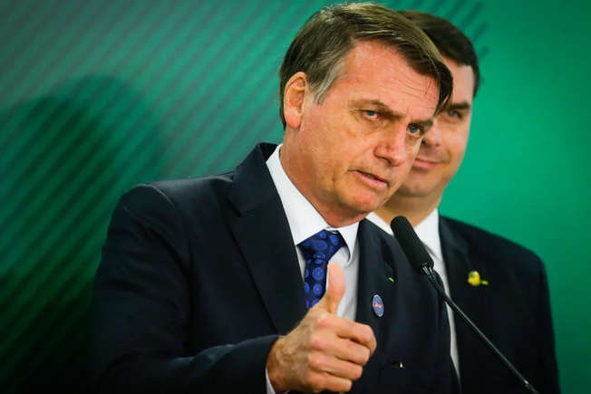No momento, você está visualizando Defesa de Bolsonaro solicita cirurgia urgente após diagnóstico