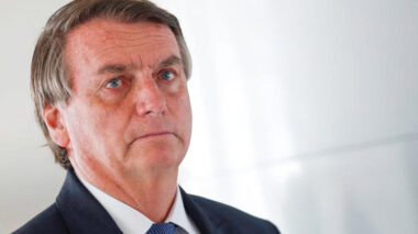 Defesa de Bolsonaro pede a Moraes autorização para cirurgias e prisão domiciliar humanitária