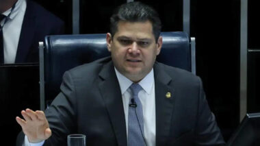 Alcolumbre envia PL da dosimetria para CCJ; Espiridião Amim será o relator