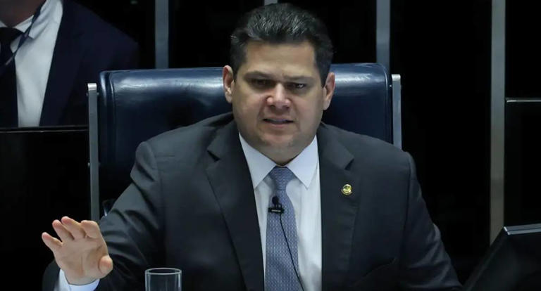 No momento, você está visualizando Alcolumbre envia PL da dosimetria para CCJ; Espiridião Amim será o relator