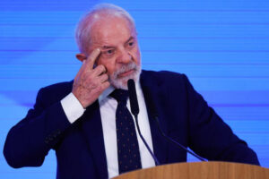 Leia mais sobre o artigo Lula diz que inflação se resolve com ‘dinheiro na mão do povo’: ‘Não tem macroeconomia ou câmbio’