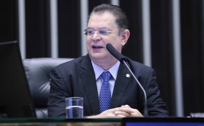 No momento, você está visualizando Sóstenes diz que ida de Tarcísio para o PL seria um gesto, mas sem garantia de recuo de Bolsonaro