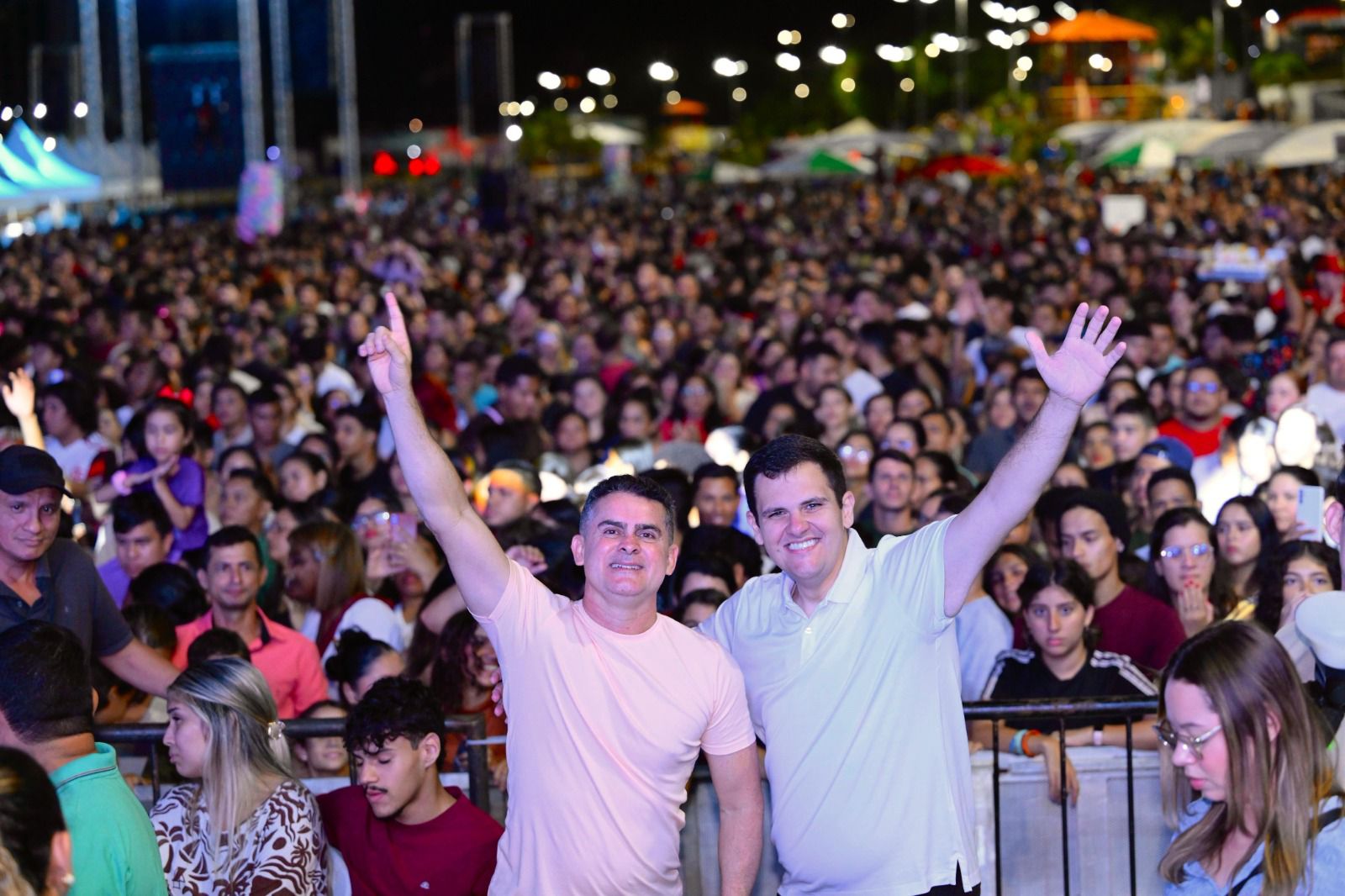 No momento, você está visualizando ‘Réveillon Gospel’ leva mais de 50 mil pessoas à Ponta Negra e prefeito David Almeida celebra fé e religiosidade de Manaus