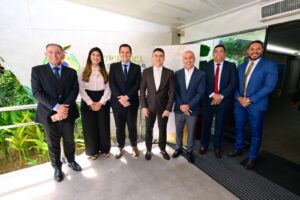 Leia mais sobre o artigo Prefeito David Almeida prestigia posse do novo Corpo Diretivo do TCE-AM e parabeniza conselheira Yara Amazônia Lins por recondução histórica