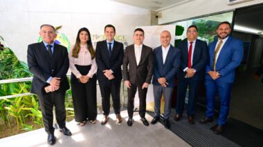 Prefeito David Almeida prestigia posse do novo Corpo Diretivo do TCE-AM e parabeniza conselheira Yara Amazônia Lins por recondução histórica