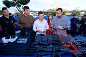 Leia mais sobre o artigo Prefeito David Almeida entrega novos armamentos e coloca Manaus na liderança nacional em segurança municipal