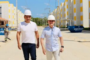 Leia mais sobre o artigo Prefeito David Almeida vistoria habitacionais com 98% de avanço e anuncia entrega de 576 moradias semimobiliadas e com documentação completa