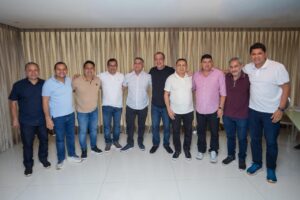 Leia mais sobre o artigo Mais de 30 prefeitos do interior vêm a Manaus e procuram Omar para planejar 2026