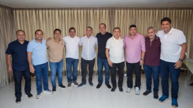 Mais de 30 prefeitos do interior vêm a Manaus e procuram Omar para planejar 2026