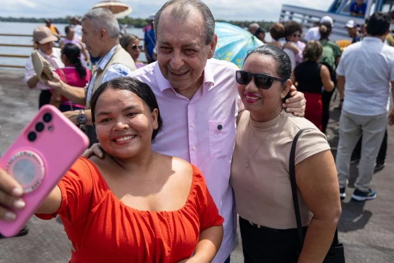 No momento, você está visualizando Nova pesquisa testa cenários com diferentes adversários e Omar lidera todos