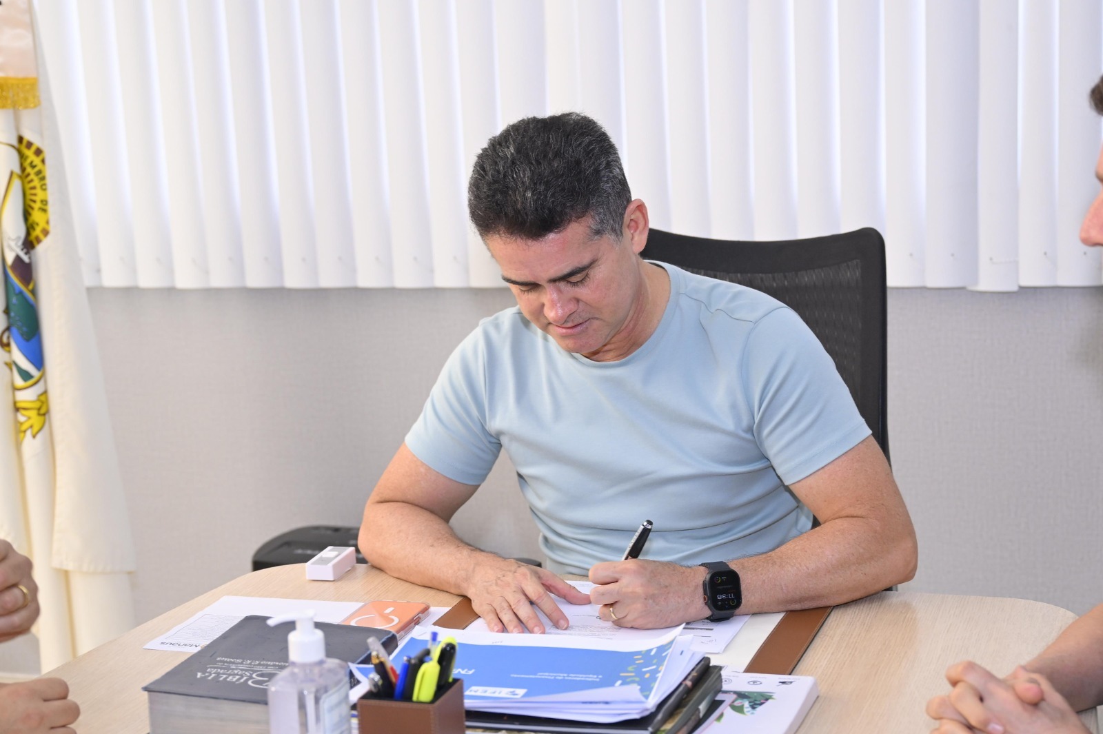 No momento, você está visualizando Prefeito David Almeida homologa e nomeia 127 novos guardas municipais para reforçar a segurança em Manaus