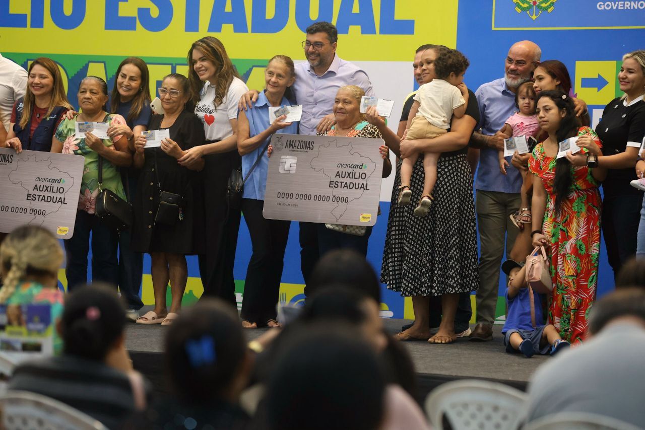No momento, você está visualizando Governador Wilson Lima entrega 2.500 novos cartões do Auxílio Estadual Permanente para beneficiários de Manaus