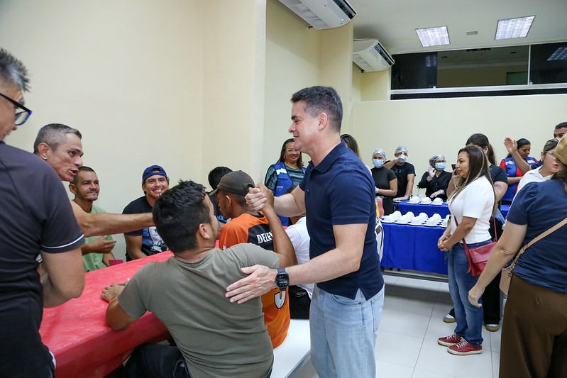 No momento, você está visualizando Prefeito David Almeida participa de celebração de Natal no Centro Pop e reforça política de resgate da dignidade com pessoas em situação de rua