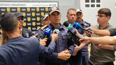 Polícia Militar do Amazonas apreende mais de uma tonelada de entorpecentes em micro-ônibus na AM-010