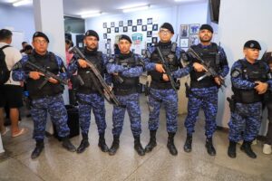 Leia mais sobre o artigo Guardas da Romu impedem assalto a ônibus e prendem dois homens na zona Norte de Manaus